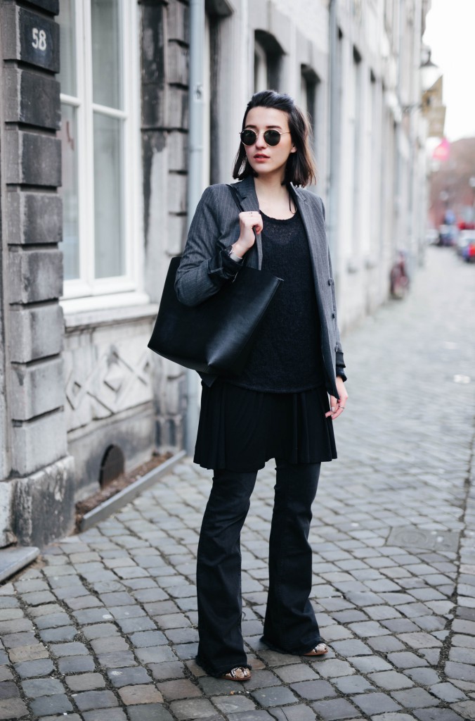 Basicapparel-Sophie van Daniels-Zara-Mango-H&M-Flared Jeans-Schlaghose-Streetstyle-Rayban-Black-layering9