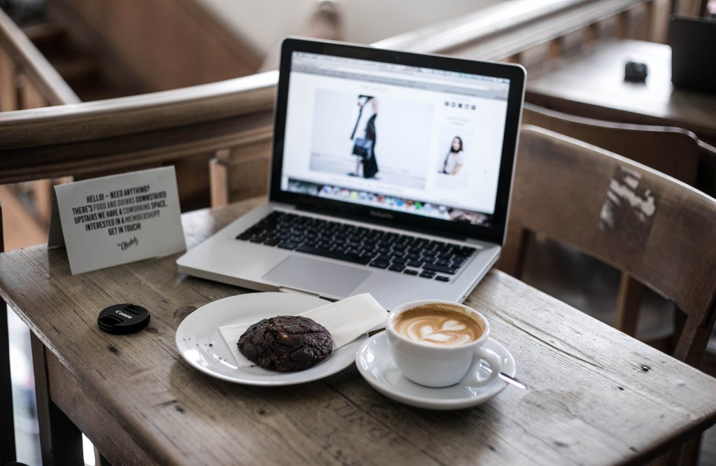 Basicapparel-berlin-traveldiary-st.oberholz-coffee-food-travelguide-sophievandaniels