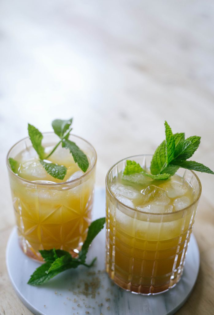 basicapparel-drinks-summercocktails-cocktail-mango-mojito-1